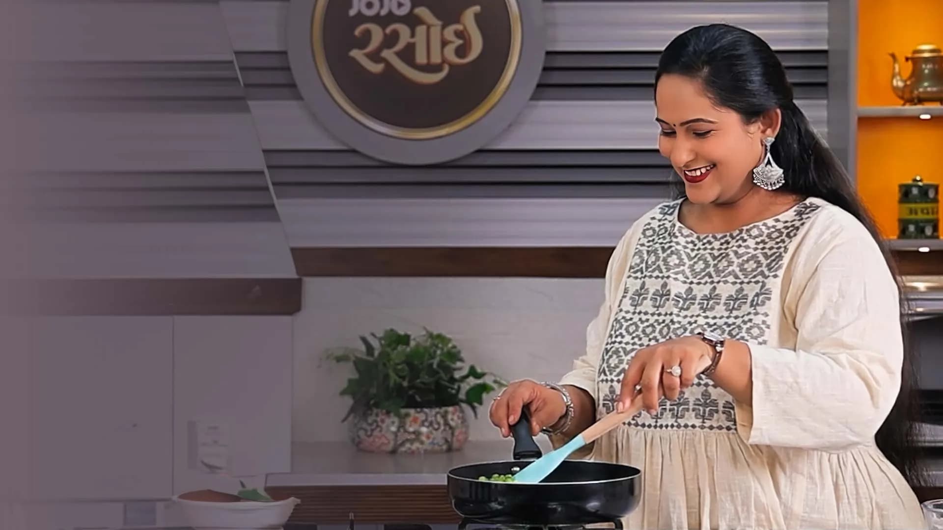 Rava Pudla & Green Peas Paratha